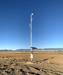 Alternative view of B-hyve Ag Network Sector Antenna Radio